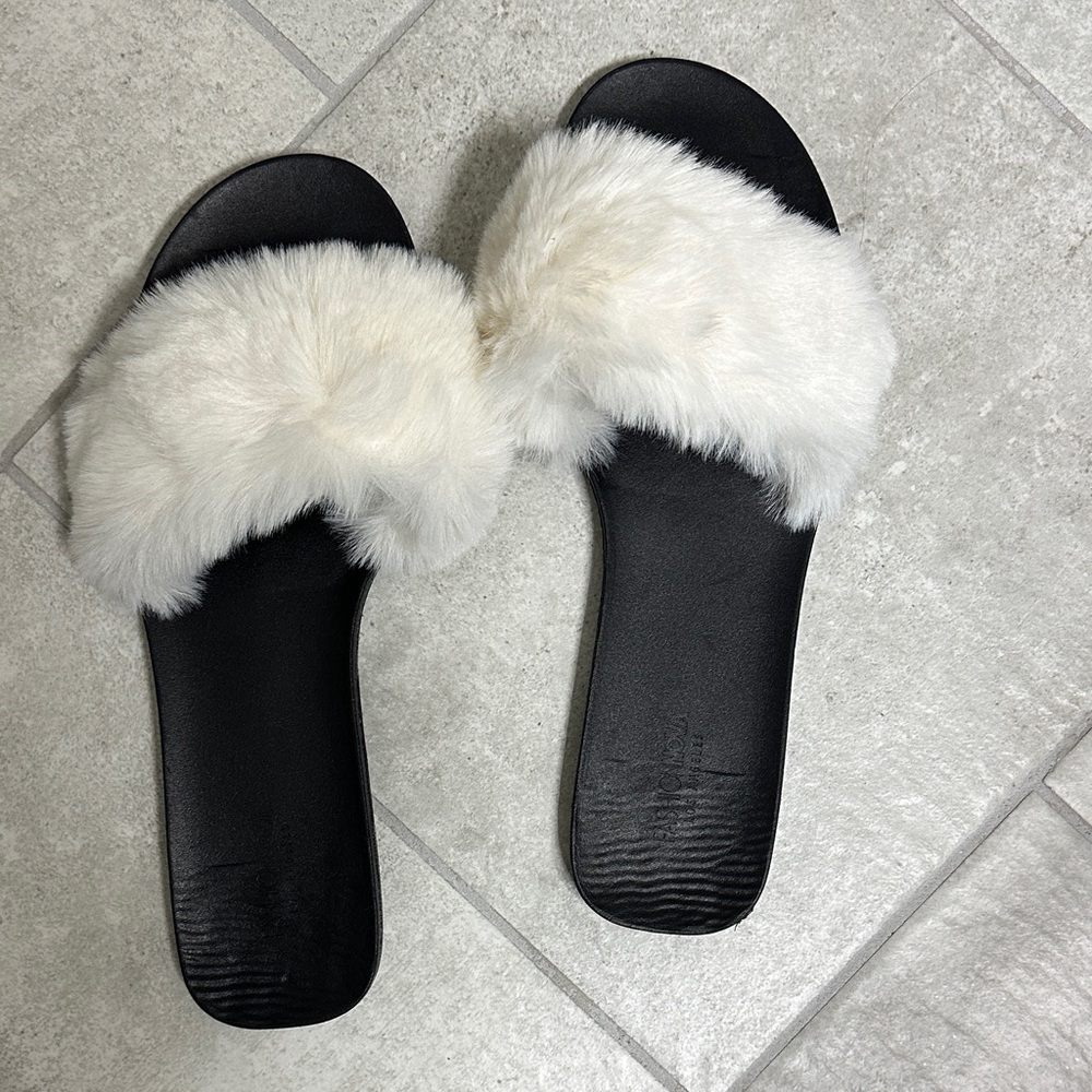 NWOT Fashion Nova Black and White Fur Slide Sandals